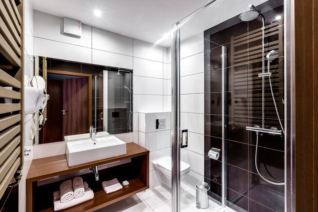 Hotel Konradowka Wellness & Spa - 300 Metrow Do Centrum Карпач Стая снимка