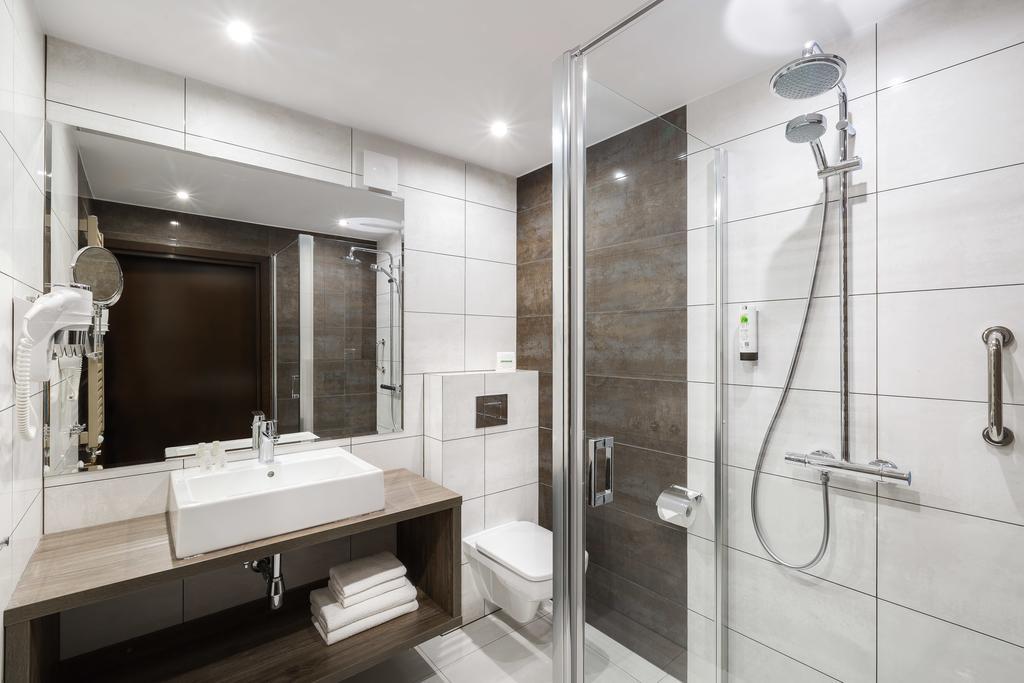 Hotel Konradowka Wellness & Spa - 300 Metrow Do Centrum Карпач Стая снимка